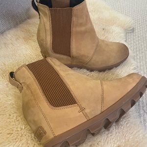 Sorel Joan of Arctic wedge boot GUC 9.5